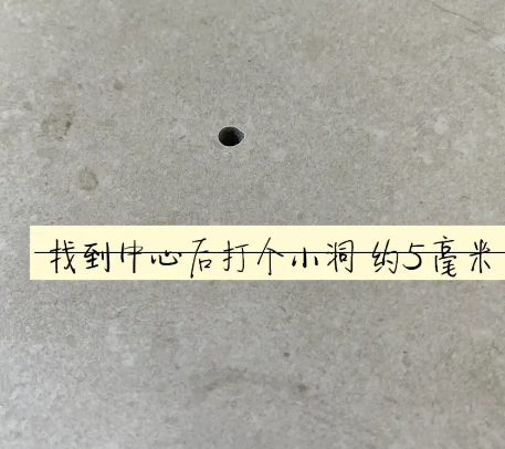 务川仡瓷砖空鼓维修公司专业解答在瓷砖铺贴过程中，如果砂料搅拌不均匀，将会带来以下问题